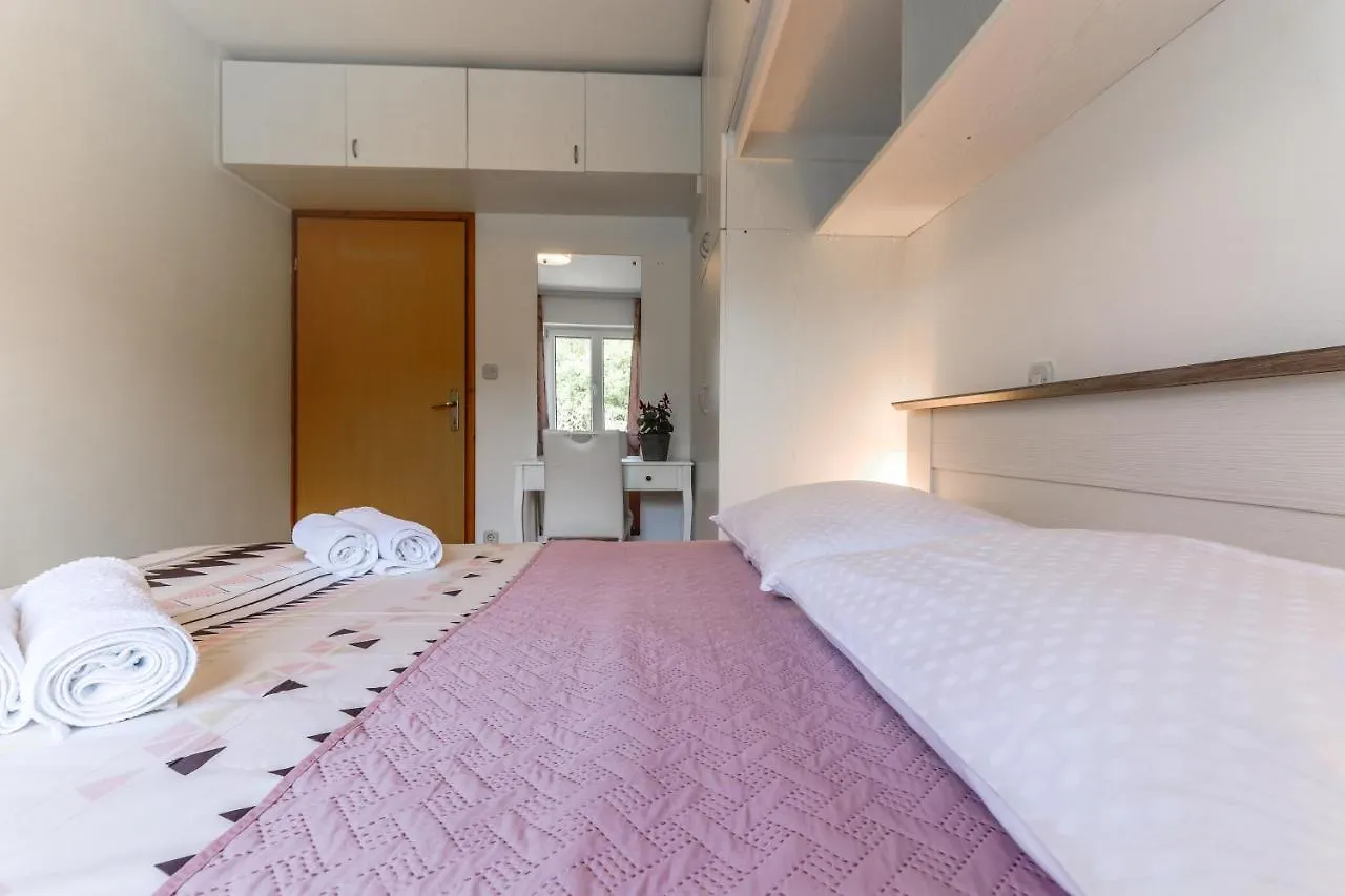 Garden View Apartment Vrsar Croatia