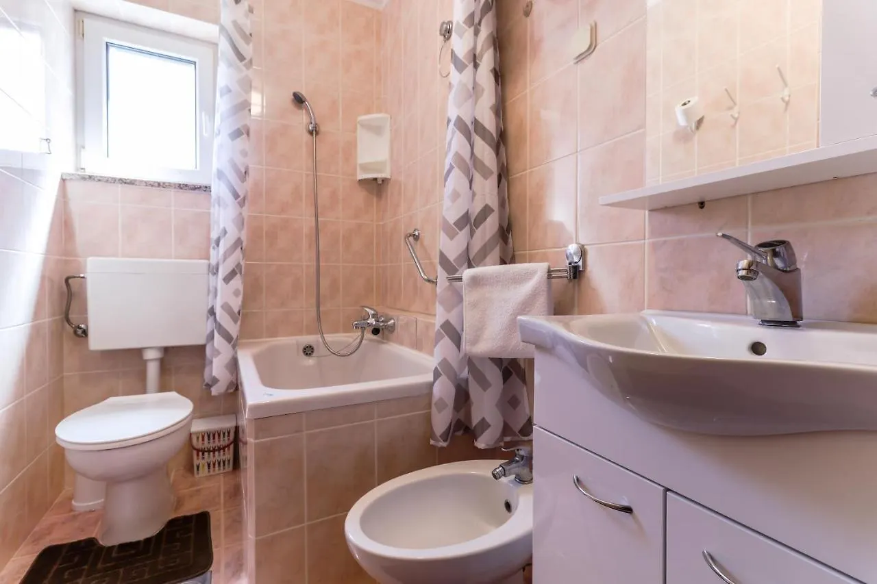 Garden View Apartment Vrsar