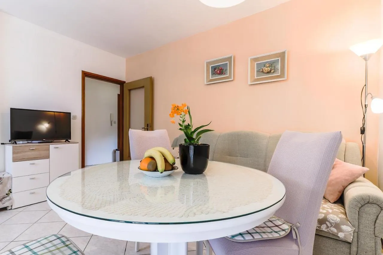 Garden View Apartment Vrsar 0*,  Croatia