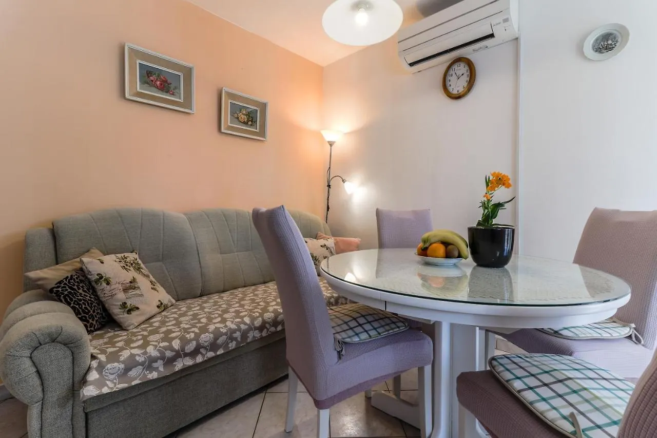 Garden View Apartment Vrsar Croatia