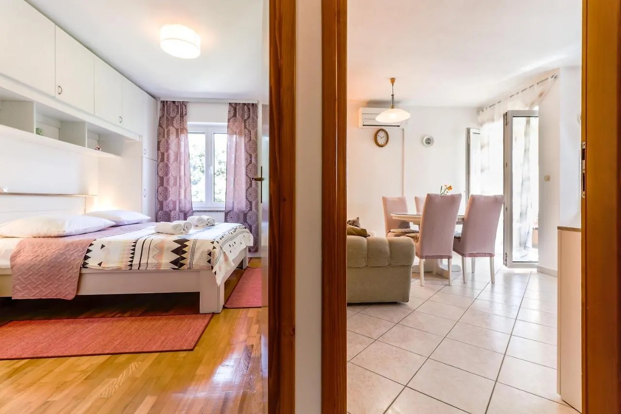 Garden View Apartment Vrsar