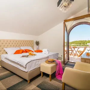 3* Couette-café Hotel Villa Vrsar